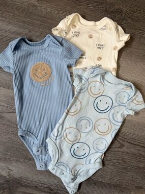 Neutral & Blue Smiley Baby Bodysuit Set - 3-Pack